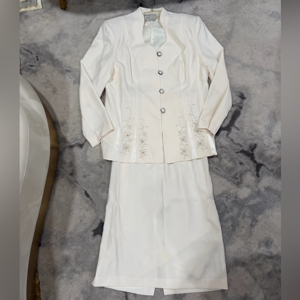 Gorgeous NY Fashion women’s dress suit/skirt size 16